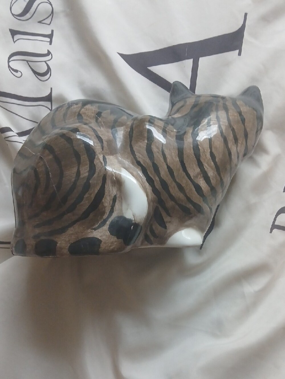 Decorative Brown & White Ceramic Cat Figurine for Cats Lovers - Picture 2 of 3